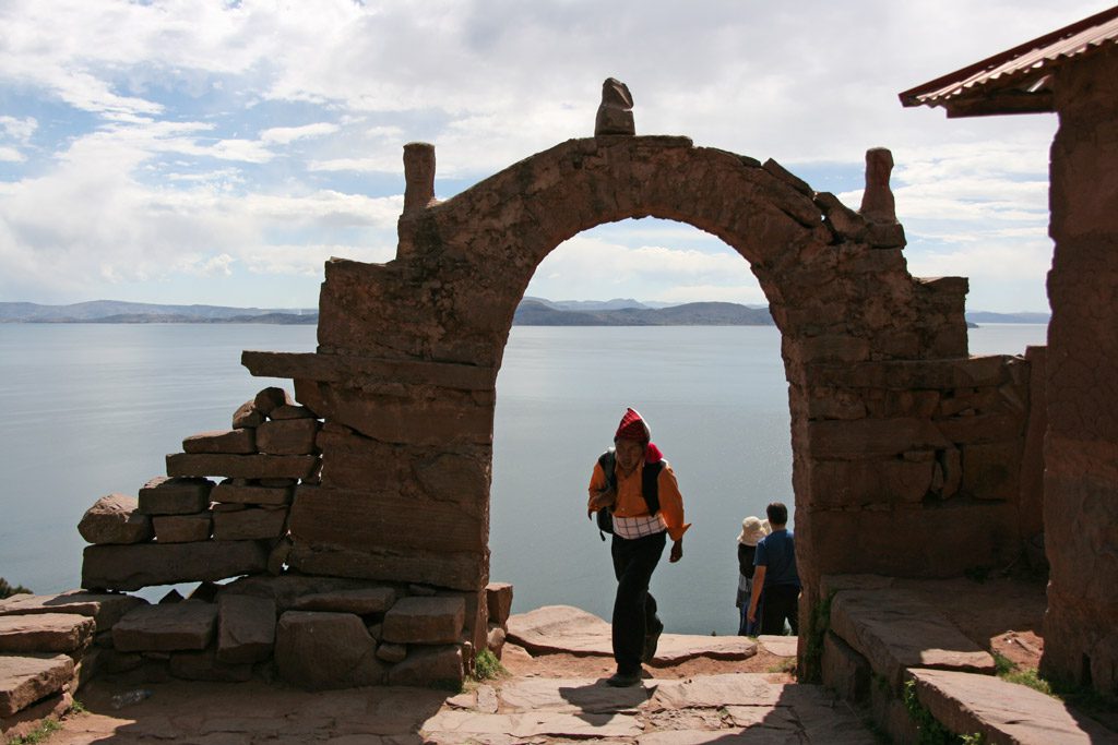 taquile_island_arch.jpg